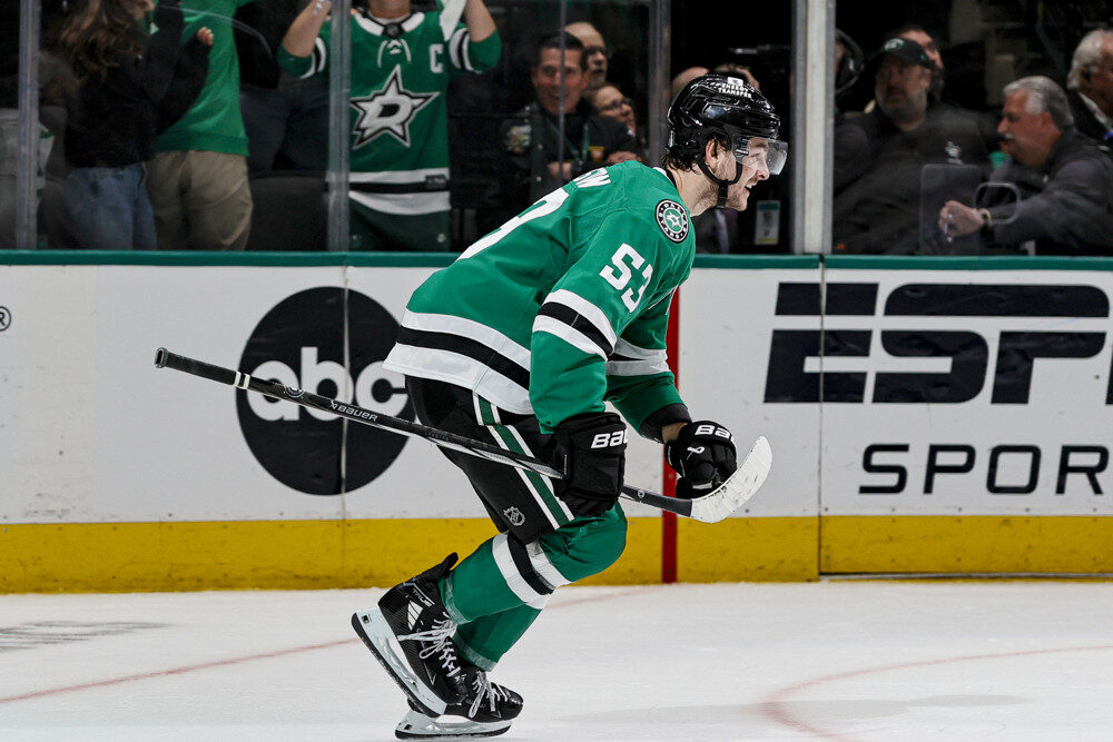 Dallas Stars shine on power play in stunning third-period comeback to steal Game 1 31 Dallas Stars player, Wyatt Johnston, skating
