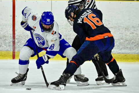 Soo Thunderbirds split weekend to close out September 42 Callum McAuley (Soo Thunderbirds) takes a face-off against Lucas Antonioni